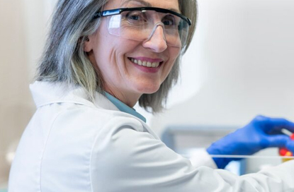 For å styrke integreringen av industri, akademia og forskning, har Shanghai Dengsheng Instrument i fellesskap bygget en ny FoU-base med mange toppinstitusjoner.